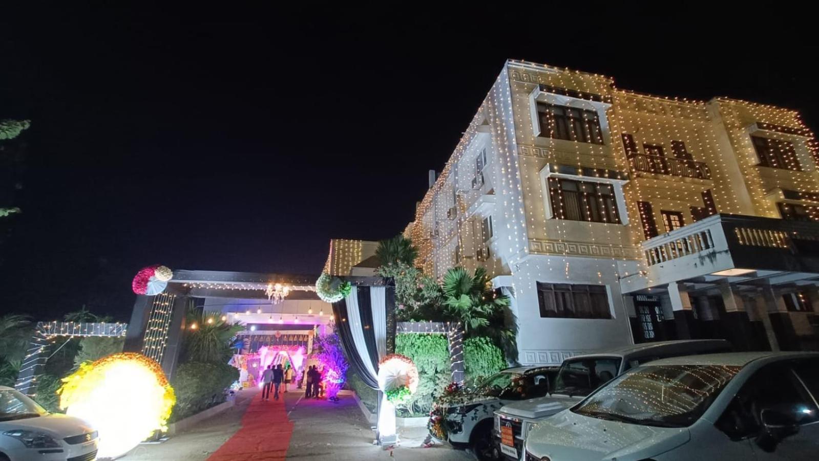 Hotel Yuvraj Dx Pipra Dewās Exterior photo